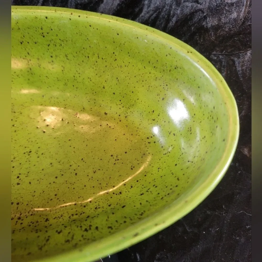 0782. 1974 ~ Vintage ~ Collectable ~ Haeger Pottery ~ Bright Green Speckled Glaz